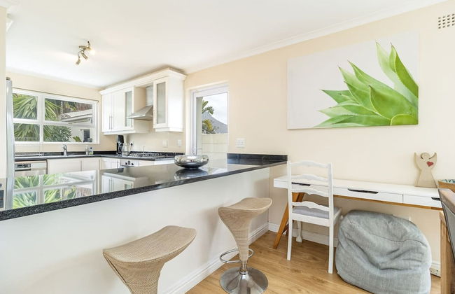 3 Bedroom Family Home - Houtbay - Photo 18