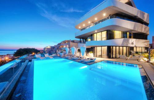 Posh Residence Luxury Suites - Photo 1