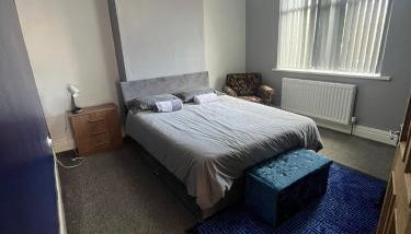 Giga Residential 4 Bedrooms, 8 guests , Near City Centre, Arcade Machine, Sky TV, Netflix, Free Wifi, Free Parking - Foto 4