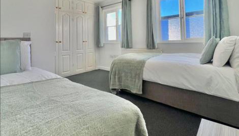 Big 6 Beds Home, Free Private Parking, TV, Garden - Foto 3