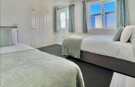 Big 6 Beds Home, Free Private Parking, TV, Garden - Foto 3