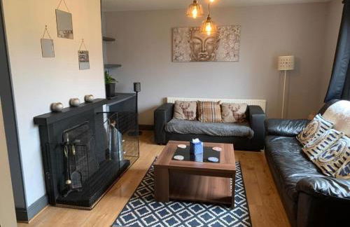 3 Bed House - Sleeps 5 - Pets - Parking - Wifi - Foto 2