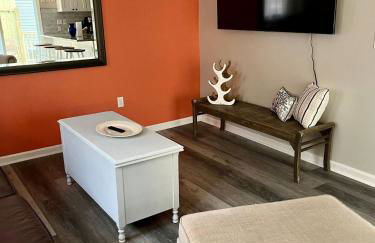 London Towne Bungalow Wloft - Walk To The Beach! - Foto 48