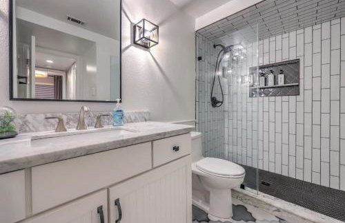 Sunset Swim, Luxury Vegas Villa with Pool, Hot Tub - Foto 33