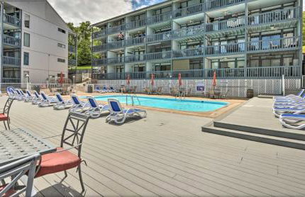 Pool + Boat Slip Available: Osage Beach Condo! - Foto 24