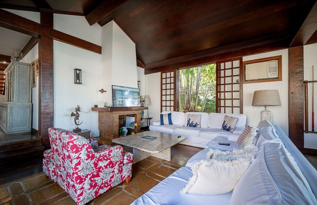 Casa com Cinco Quartos Pé na Areia - Foto 15