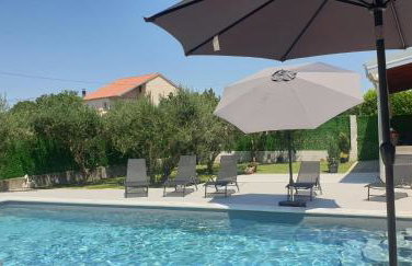 Gabriella House - Photo 16