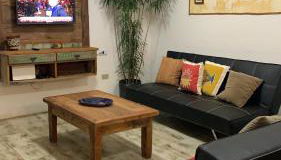 Praia das Cigarras São Sebastião a 50 metros da praia - Wi-Fi - 500 Mega - Foto 2