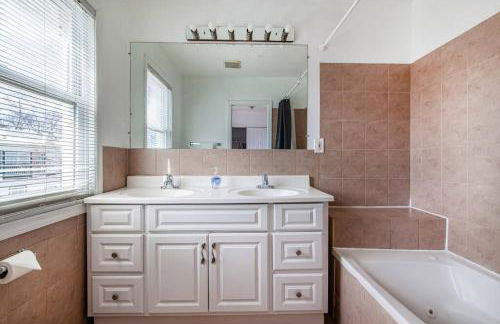 Relaxing, Spacious, Private, Walkable in Petworth! - Foto 13