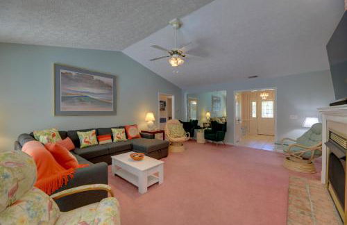 Pine Knoll Shores Getaway - Walk to Beach! - Foto 5