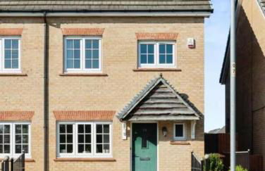 Family-Friendly 4-Bedroom House in Moston with Parking and Garden - Foto 40