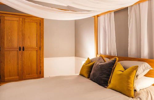 The Old School House, luxury home with hot tub. - Foto 17