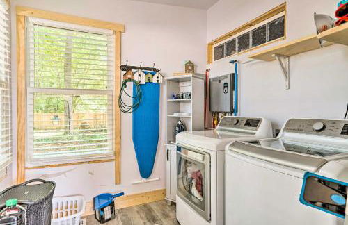 Modern Moncks Corner Home with Fenced Backyard! - Foto 17