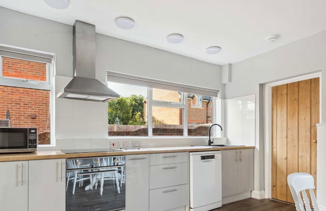 Fern House - Cosy 3 Bedroom House With Garden - Photo 17