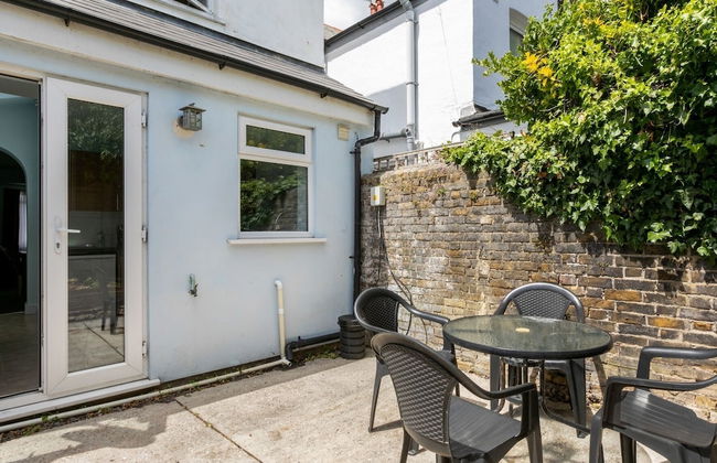 2 b&b 40 Percent off Weekly Half Price Monthly - Photo 17