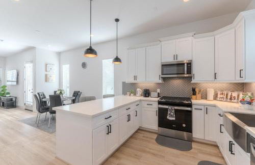 Luxury Charming 3BR 3Bath Free Wi-FI 8 Guests, Gated Home, Houston Downtown - Photo 20