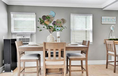 Beach Escape with Patio! 2 Min Walk to Sand & Surf - Foto 12