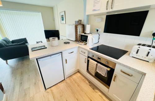 2 Bedroom Bungalow SV58, Seaview, Isle of Wight Free Wi-Fi - Photo 10