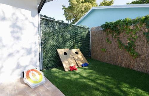 Luxury Oasis Getaway w/pool 15 mins from beach - Foto 53