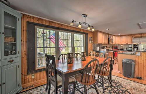 Cozy Cabin with Sunroom and Cacapon River Access! - Foto 11