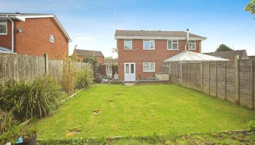 Entire home in Redditch - Photo 3