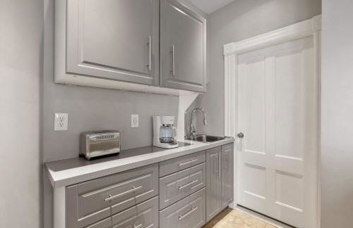 Sleek & Bright 1st Flr Studio Short -Midterm Stays - Photo 5