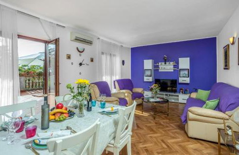 2 Bedroom Nice Apartment In Viskovo - Foto 6