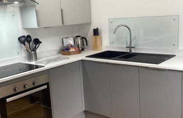 The Studio, spacious riverside property in Ludlow with private parking - Photo 15