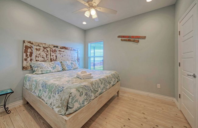 Sleeps 26 2 Homes w/ Waterfront Pool + Boat Dock Laguna Village Escape - Foto 20