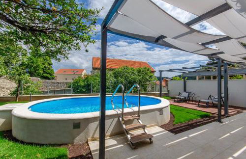 Azure Heaven Apartment w heated pool - Photo 1