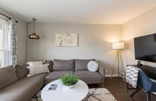 Private, Updated Townhouse in DT Apex - Foto 7