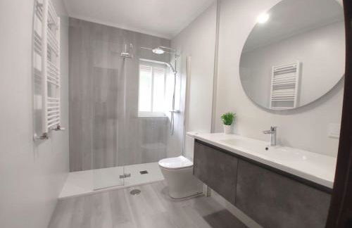 Piso con terraza y zonas verdes - Foto 1