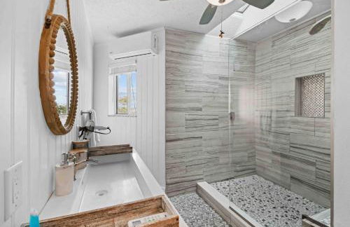 Barbies Dream House kayaks,paddleboard,fenced yard - Foto 10