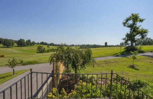 Golf Views, Porch Vibes, 3mi to Broadway! - Foto 42