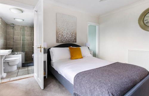 The Green Views Apartment Contractors, Families, Travel - Foto 14