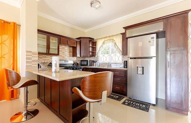 Modern 2br House W/pool and Sea View in Ocho Rios - Photo 9