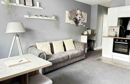 Spacious Southampton City Apartment with Courtyard - Foto 9