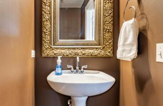 Windy City Getaway - 3BR 2BA Chicago Townhouse home - Photo 55