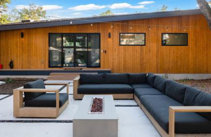 Modern Oasis w Pool Hot Tub Rooftop Deck Home Theater Mariposa Retreat by AvantStay - Foto 56