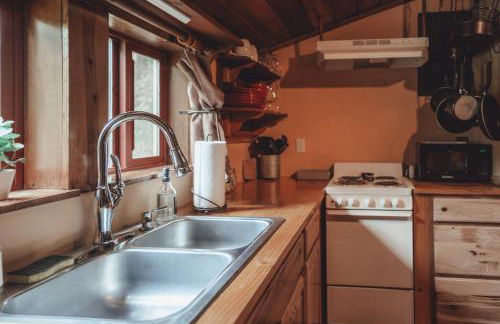 Great Frontier Cabin at American Heartland Cabins - Photo 4