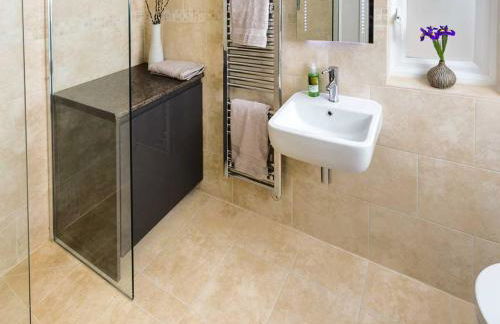 Stylish Central Bath House with five bedrooms - Photo 7