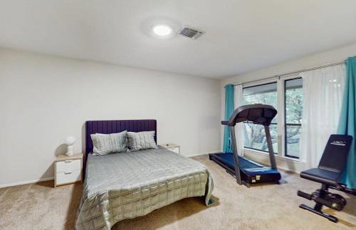 Cozy Dog-Friendly Home WITH Full Kitchen, Patio & Backyard, Close to Golf Course - Foto 16