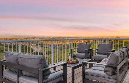 Stunning Escape • Hot Tub Panoramic View Prime Location Hilltop by AvantStay - Photo 2