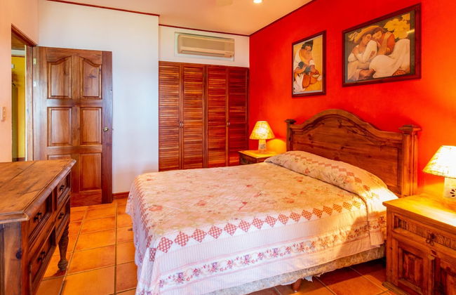 Beachfront Condo with Warm, Rustic Interiors & Direct Access to Playa Flamingo - Photo 2