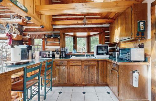 Mtn-View Family Cabin! 9 Mi to Lake George Village - Foto 11