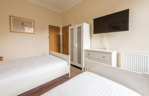 3 bed overlooking meadows park - Foto 27