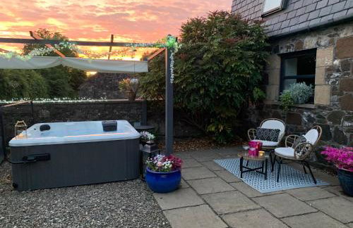 The Old Dairy - Cosy Country Cottage with Hot Tub & Log Burner - Photo 2