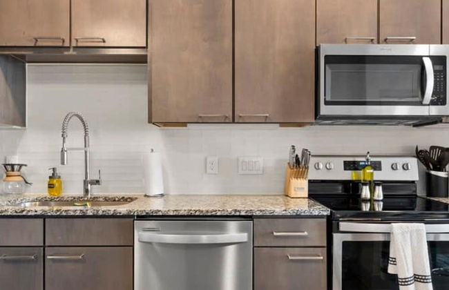 Modern 1BR King Suite Close to Downtown w Fast Wifi - Foto 28