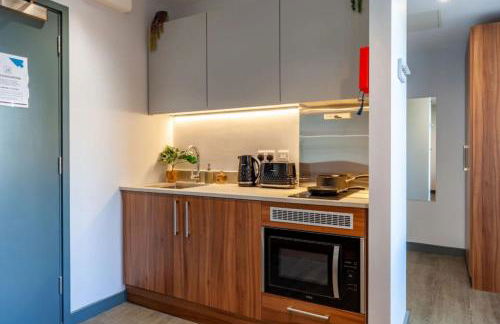 Students Only Straits Egham - 40 mins to Waterloo - Direct Bus to Heathrow - Foto 5