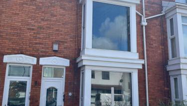 4 bedroom, sleeps 8, 30 seconds from beach, games table - Foto 2